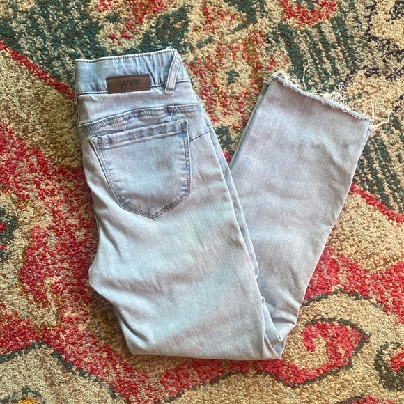 Jag Jeans Denim - 4/$10 Jag Jeans Cropped Light wash size 2 / 26 midrise straight leg